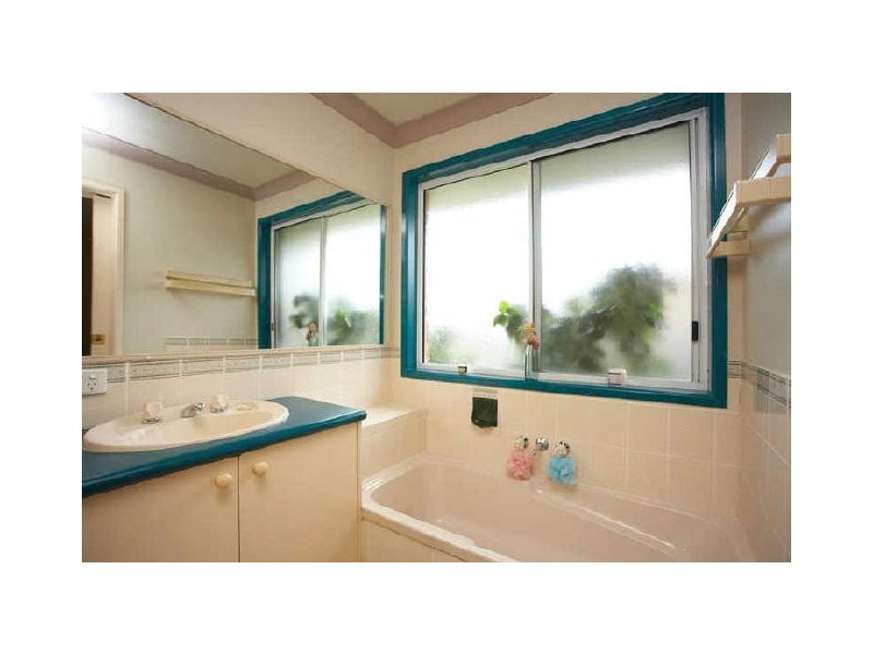 7 Trent Court, Sandstone Point QLD 4511