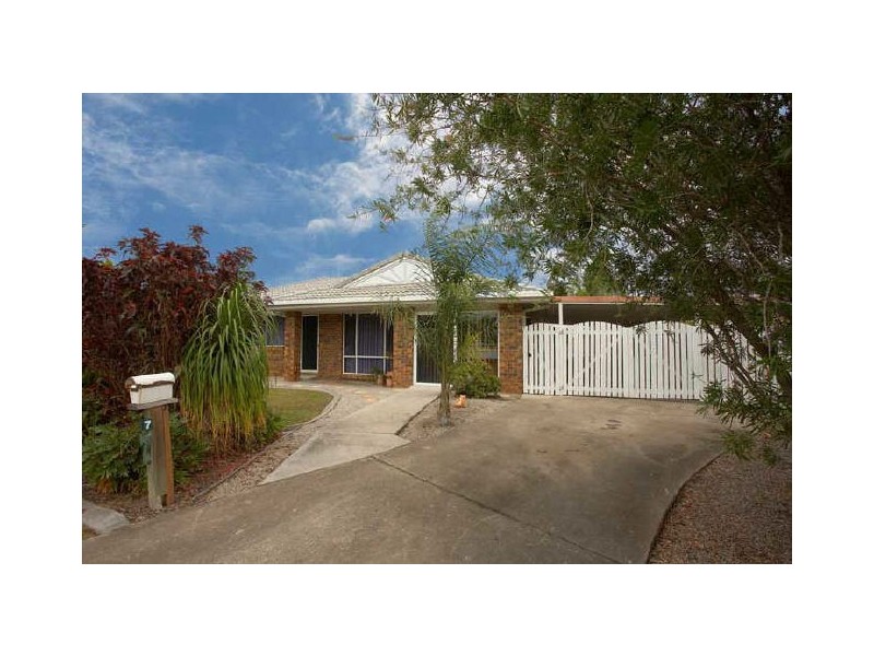 7 Trent Court, Sandstone Point QLD 4511