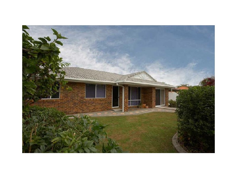 7 Trent Court, Sandstone Point QLD 4511