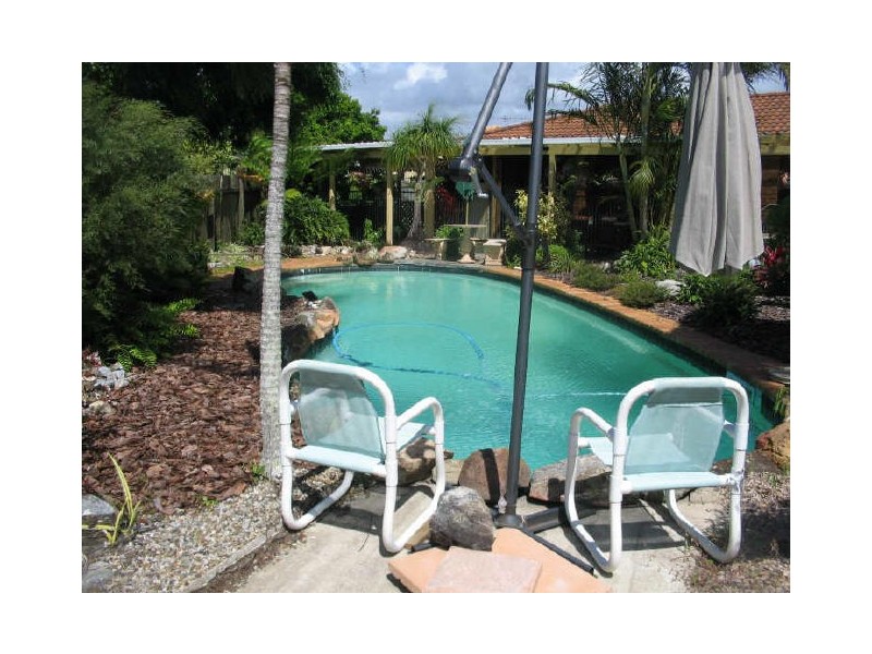 6 Durham Court, Sandstone Point QLD 4511