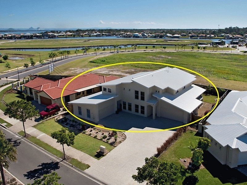 2/55 Marina Blvde, Banksia Beach QLD 4507