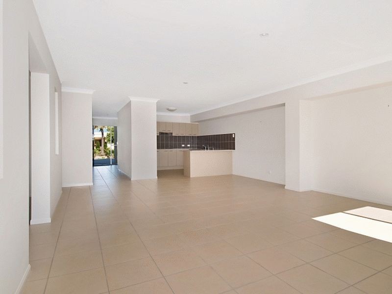 2/55 Marina Blvde, Banksia Beach QLD 4507