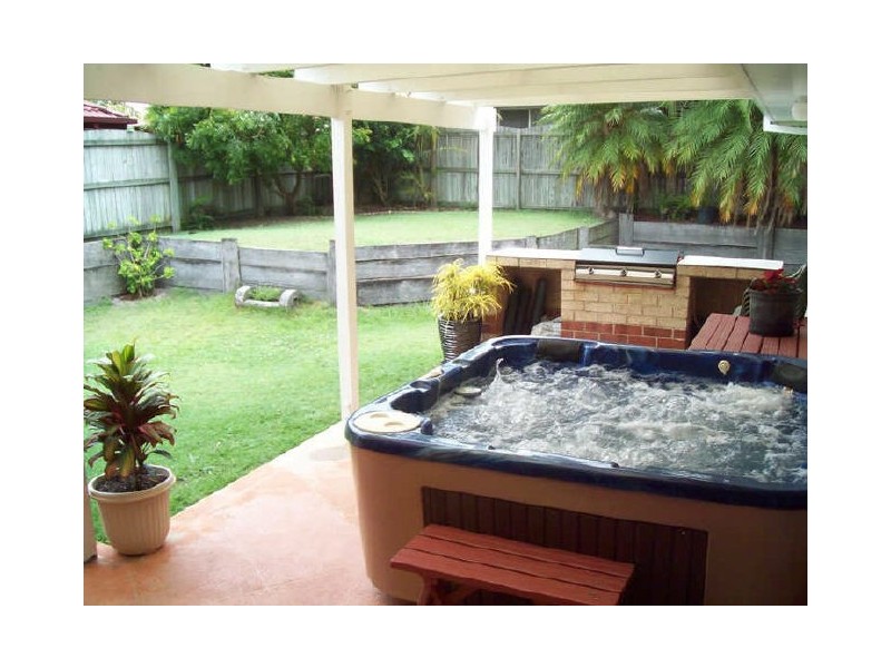 70 Avon Avenue, Banksia Beach QLD 4507