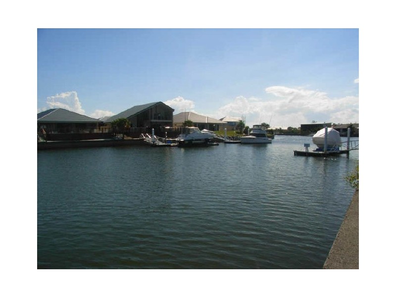 100 Cosmos Avenue, Banksia Beach QLD 4507
