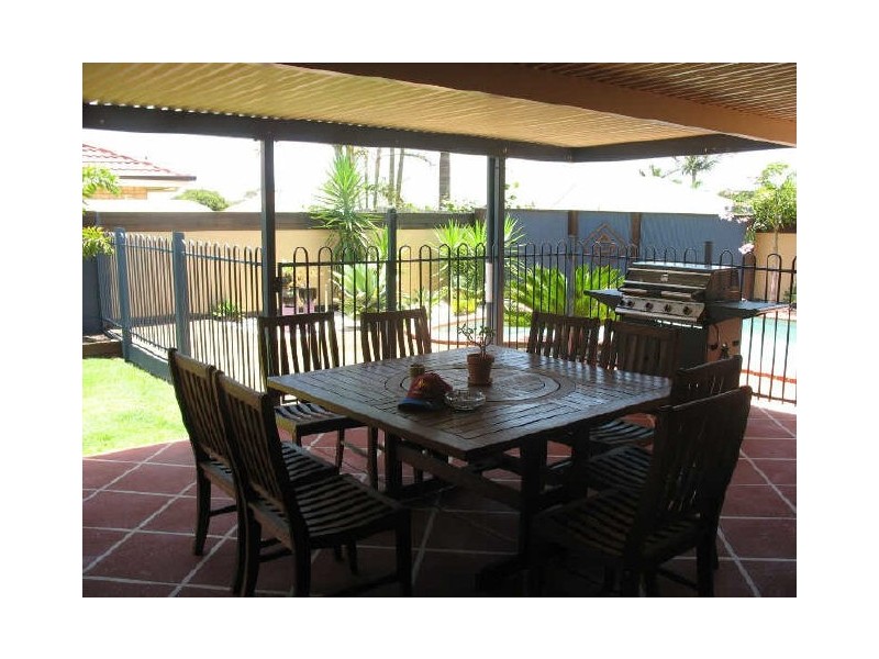 4 Seaforth Street, Sandstone Point QLD 4511
