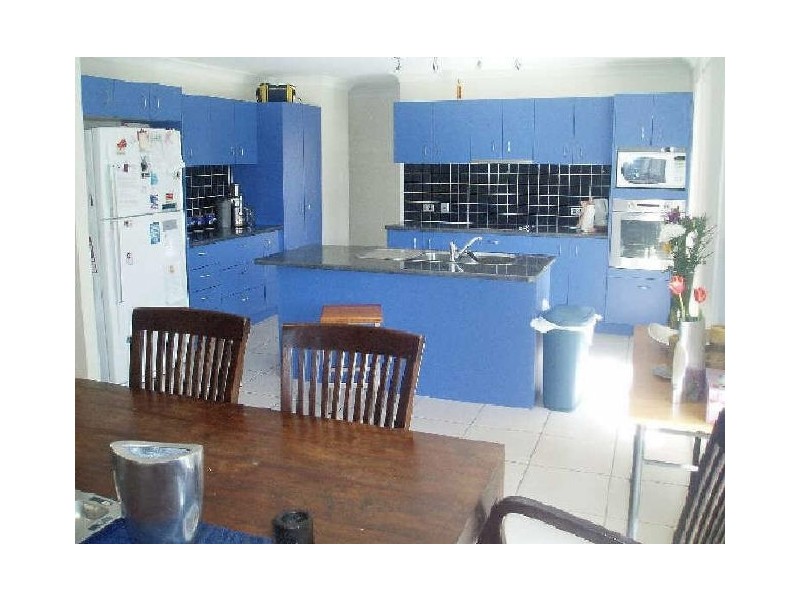 12 Reeders Street, Sandstone Point QLD 4511