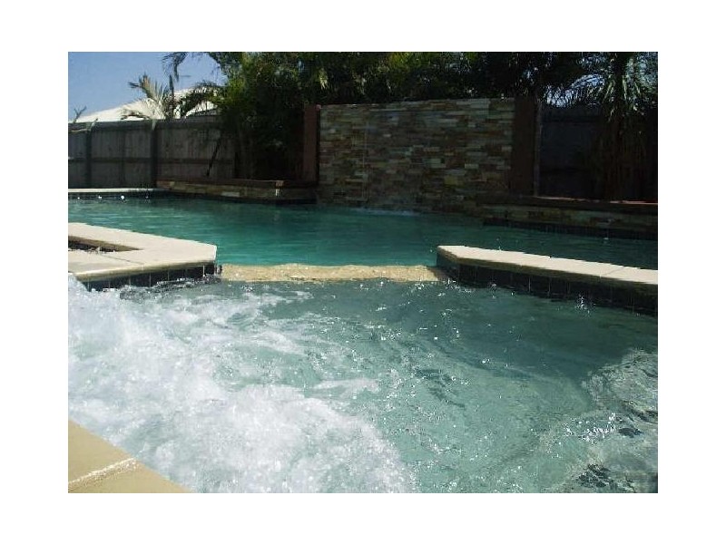 12 Reeders Street, Sandstone Point QLD 4511
