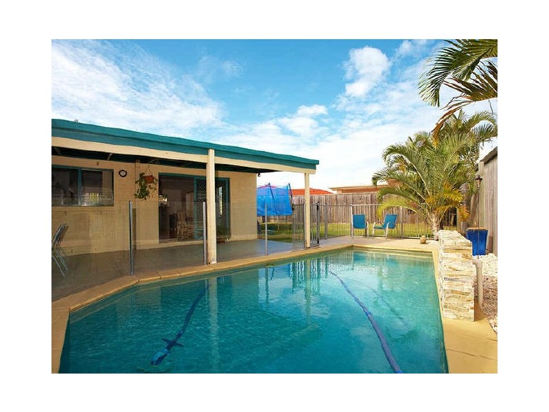 8 Voyagers Drive, Banksia Beach QLD 4507