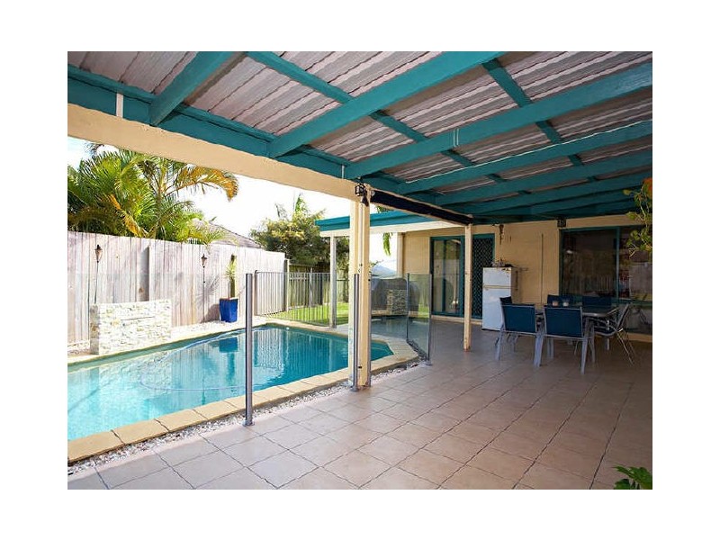 8 Voyagers Drive, Banksia Beach QLD 4507