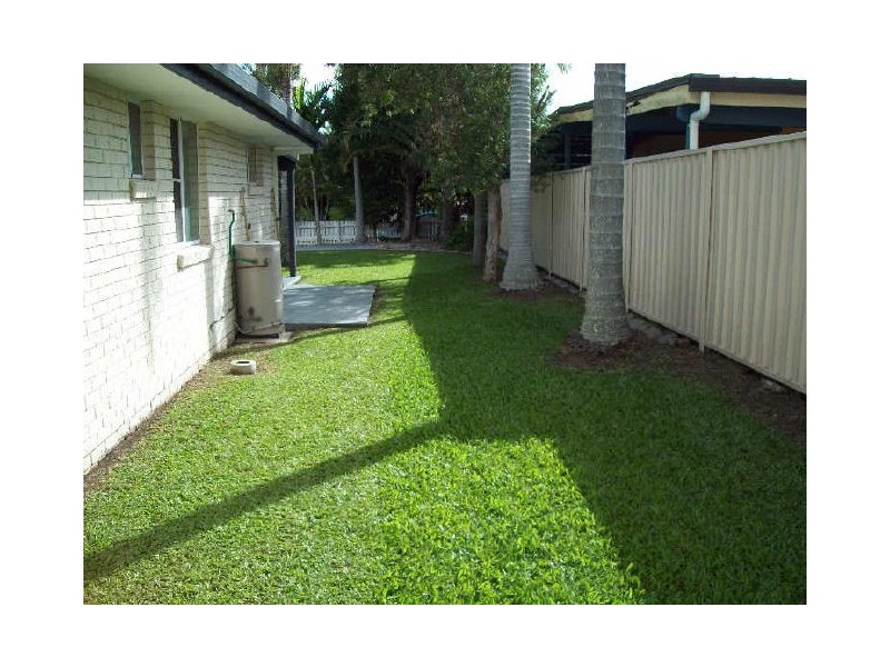 2/8 Dianthus Avenue, Banksia Beach QLD 4507