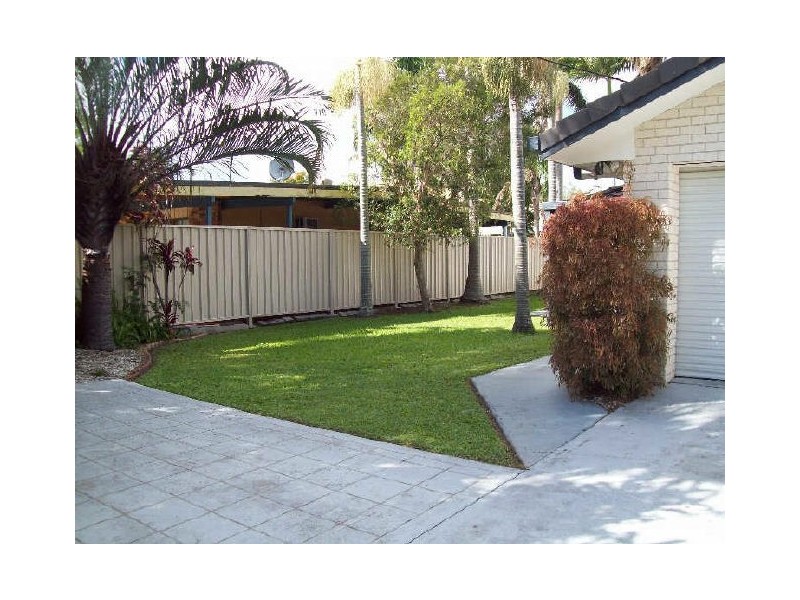 2/8 Dianthus Avenue, Banksia Beach QLD 4507