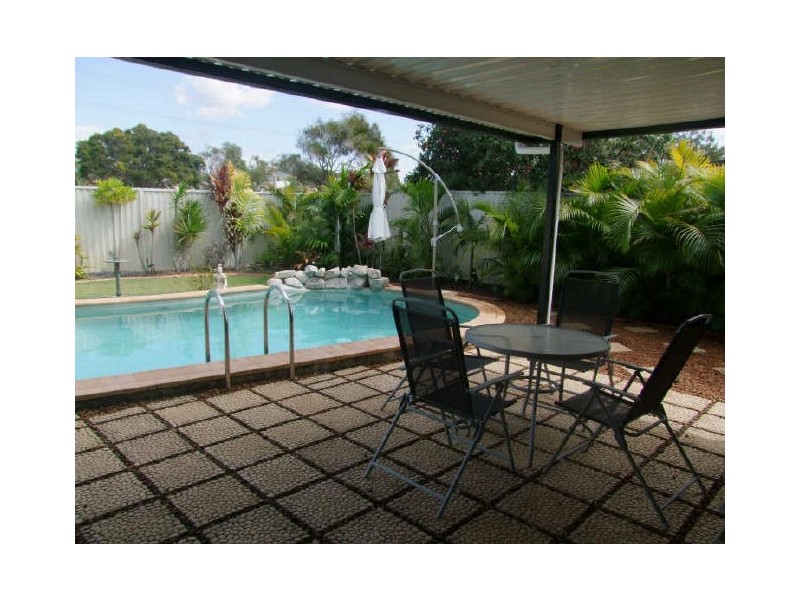 12 Endeavour Dr, Banksia Beach QLD 4507