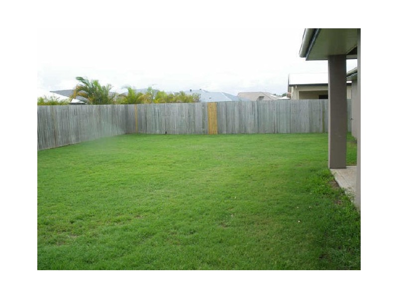 5 Seaeagle Place, Banksia Beach QLD 4507