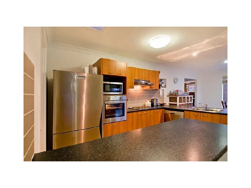 250 Bestmann Road, Sandstone Point QLD 4511