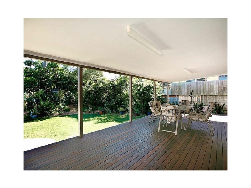 27 Cumming Street, Bongaree QLD 4507