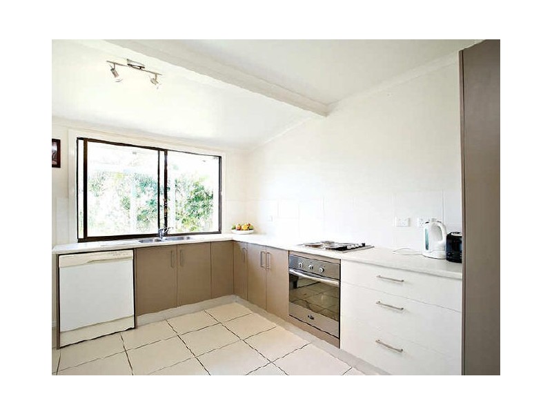 27 Cumming Street, Bongaree QLD 4507