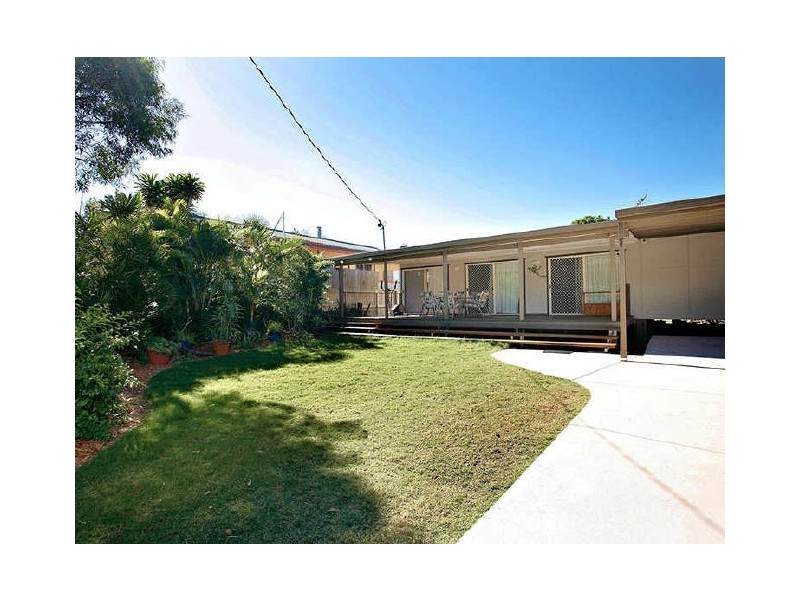 27 Cumming Street, Bongaree QLD 4507