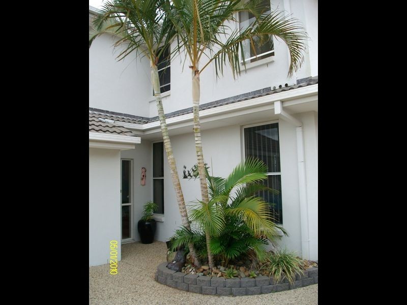 2/195 Endeavour Drive, Banksia Beach QLD 4507