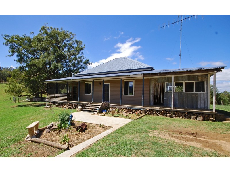 2 Leachs Road, Wingham NSW 2429