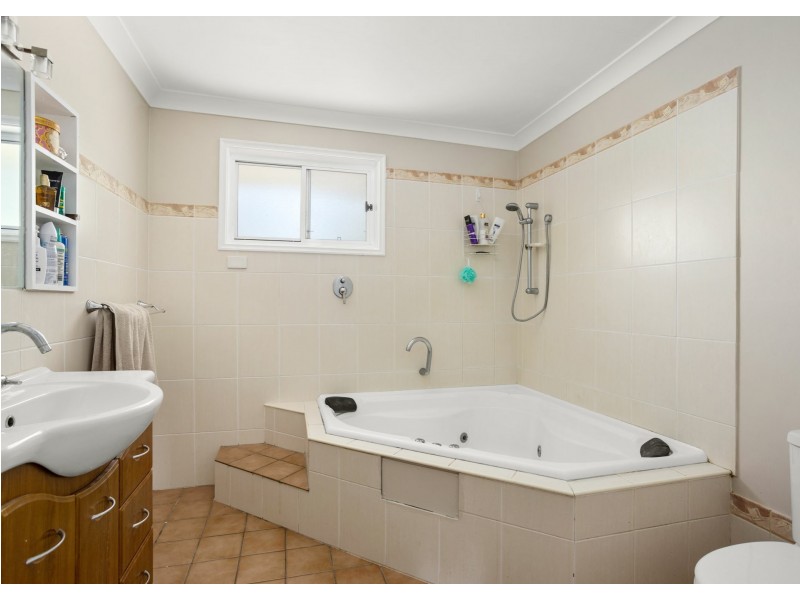 24 Pearson Place, Wingham NSW 2429