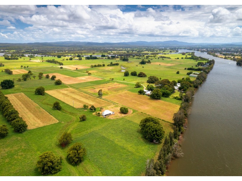 133 Newtons Road, Dumaresq Island NSW 2430