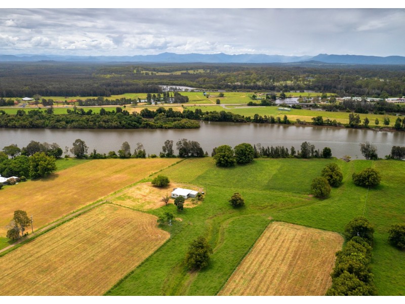 133 Newtons Road, Dumaresq Island NSW 2430