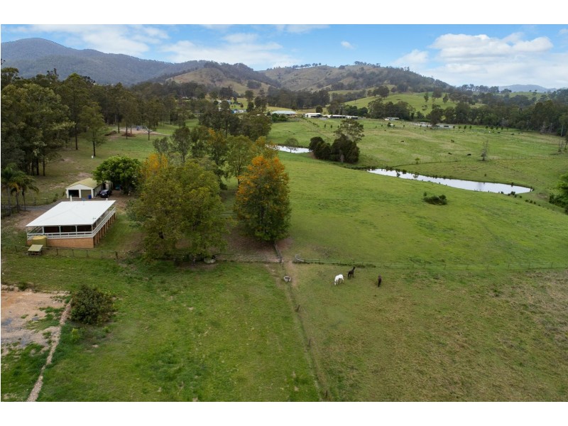 18 Red Gully Road, Burrell Creek NSW 2429