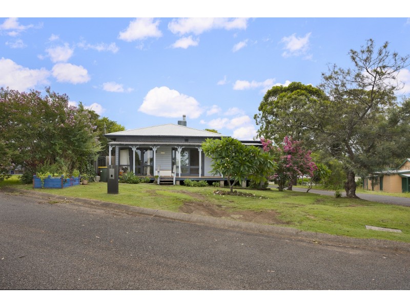1 Machin Parade, Wingham NSW 2429