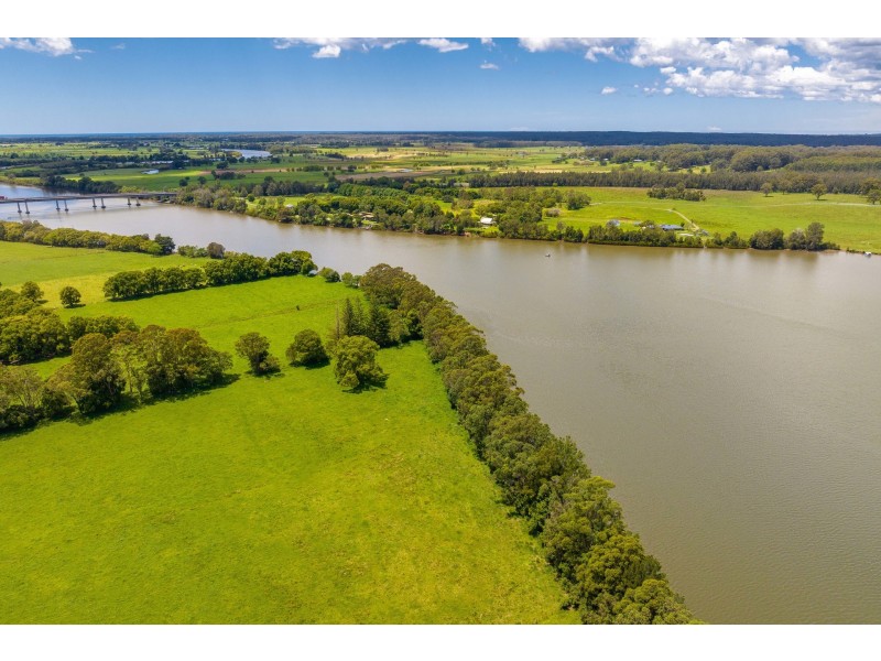 162 Newtons Road, Dumaresq Island NSW 2430