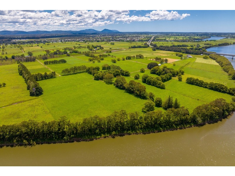 162 Newtons Road, Dumaresq Island NSW 2430