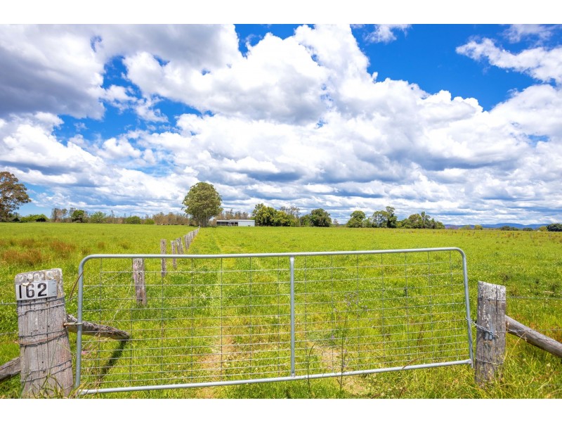 162 Newtons Road, Dumaresq Island NSW 2430