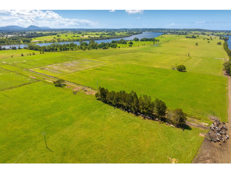 282 Newtons Road, Dumaresq Island NSW 2430