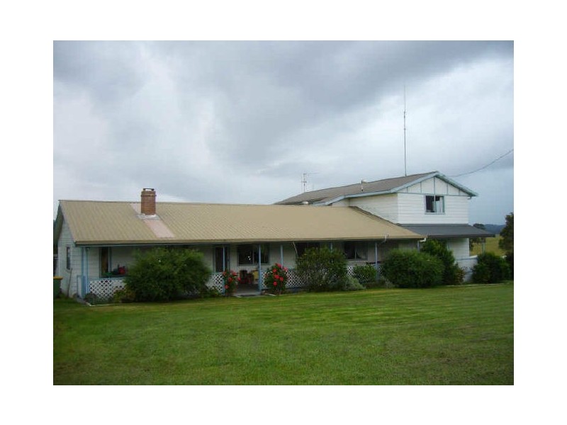 2 Lees Road, Wingham NSW 2429
