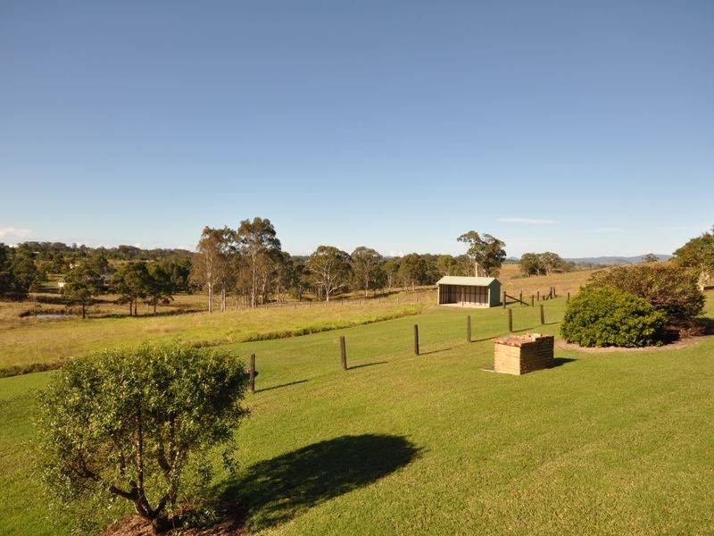 8 The Cedars Drive, Wingham NSW 2429