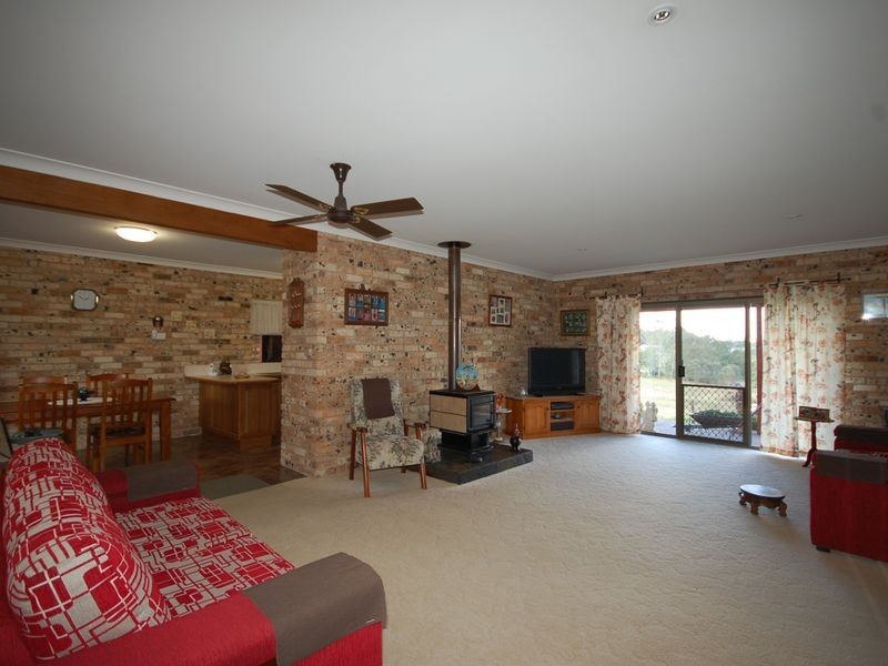 8 The Cedars Drive, Wingham NSW 2429