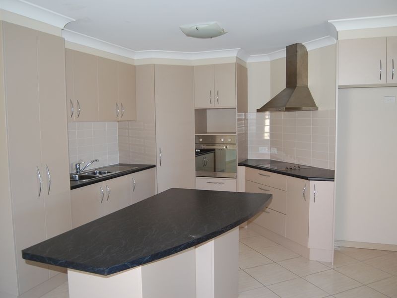 13 Hunter Place, Wingham NSW 2429