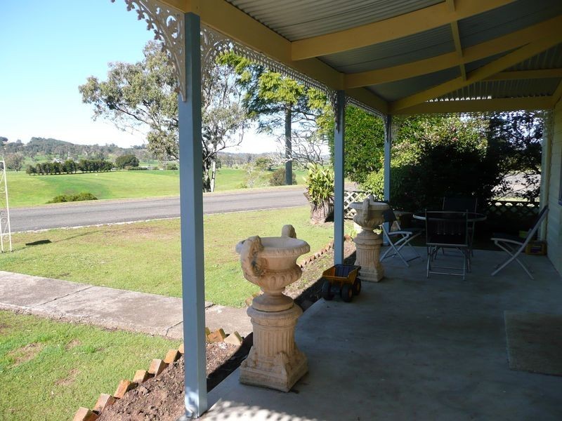 2 Machin Parade, Wingham NSW 2429