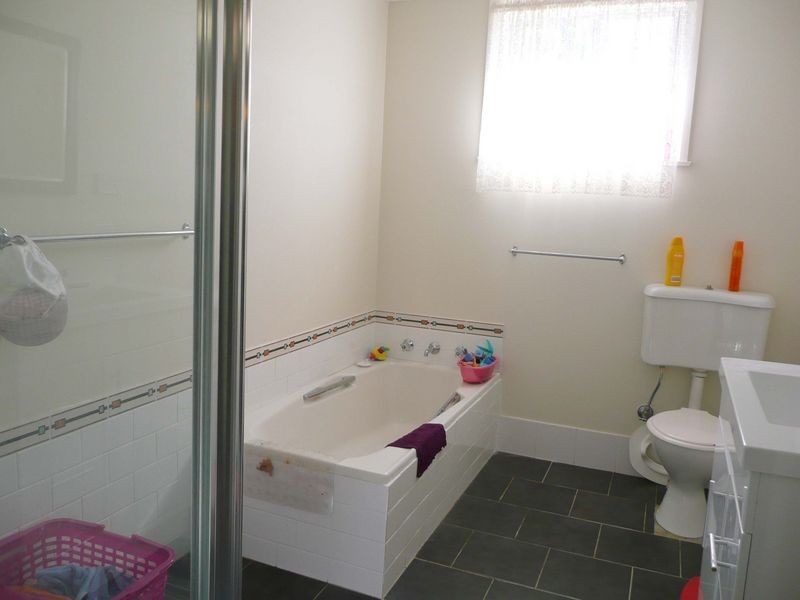 2 Machin Parade, Wingham NSW 2429