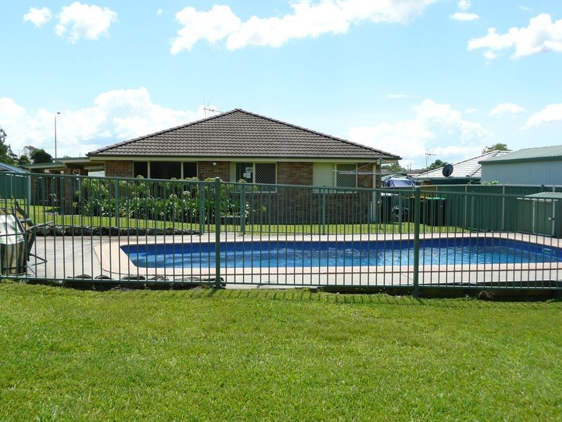 8 Country Club Drive, Wingham NSW 2429