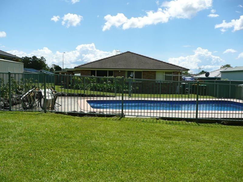 8 Country Club Drive, Wingham NSW 2429