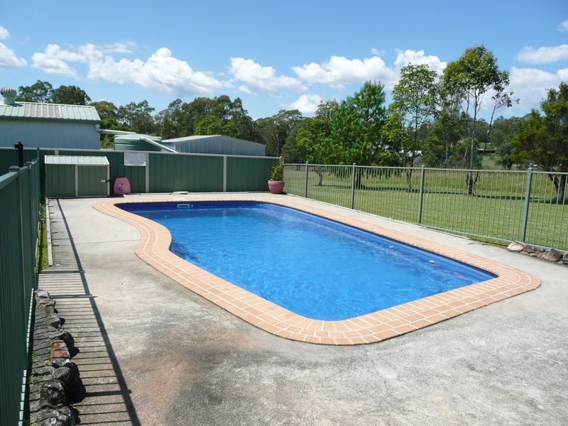 8 Country Club Drive, Wingham NSW 2429