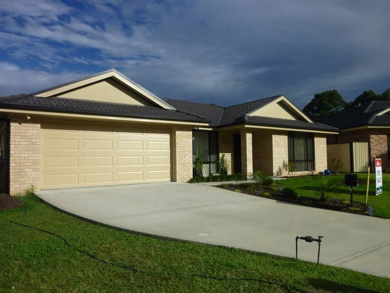13 Hunter Place, Wingham NSW 2429