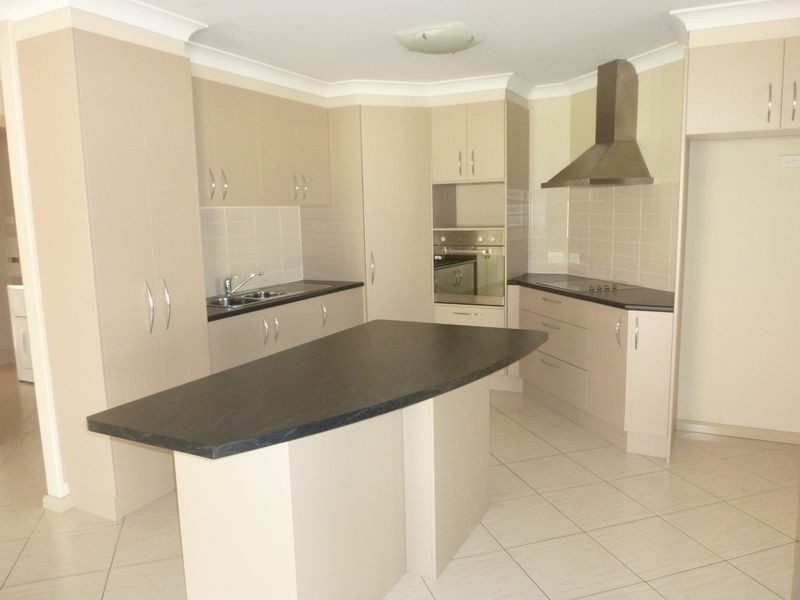 13 Hunter Place, Wingham NSW 2429