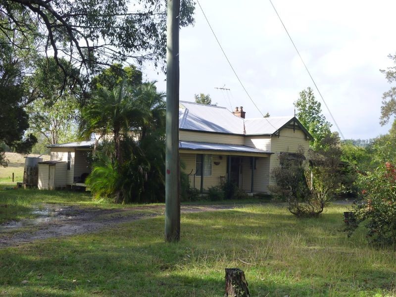 2 Racecourse Road, Wingham NSW 2429