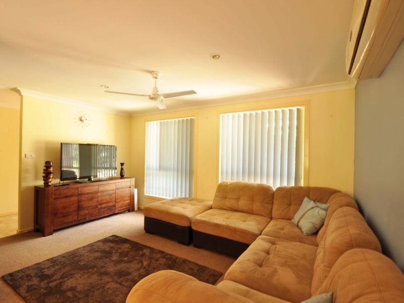 11 Pearson Place, Wingham NSW 2429