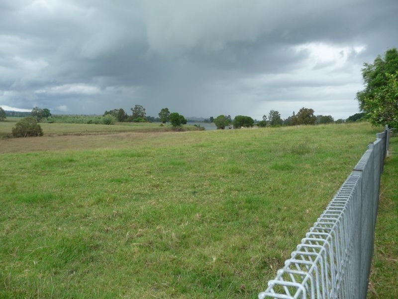 11 Hutchinson Street, Tinonee NSW 2430