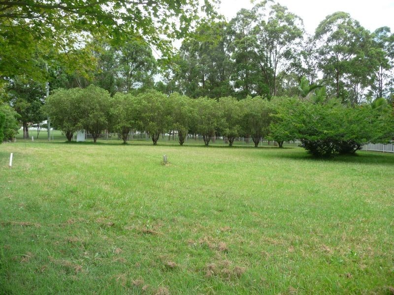 11 Hutchinson Street, Tinonee NSW 2430