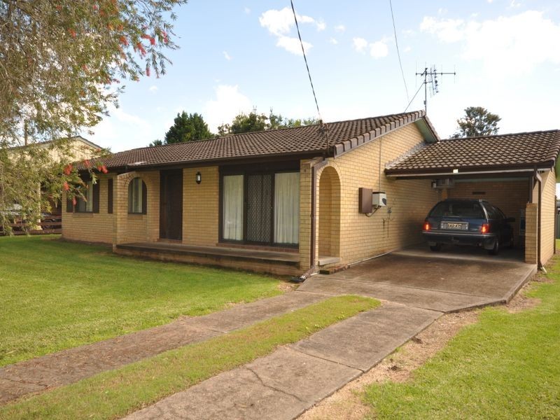 17 East Combined Street, Wingham NSW 2429