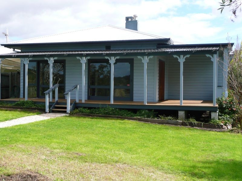 1 Machin Parade, Wingham NSW 2429