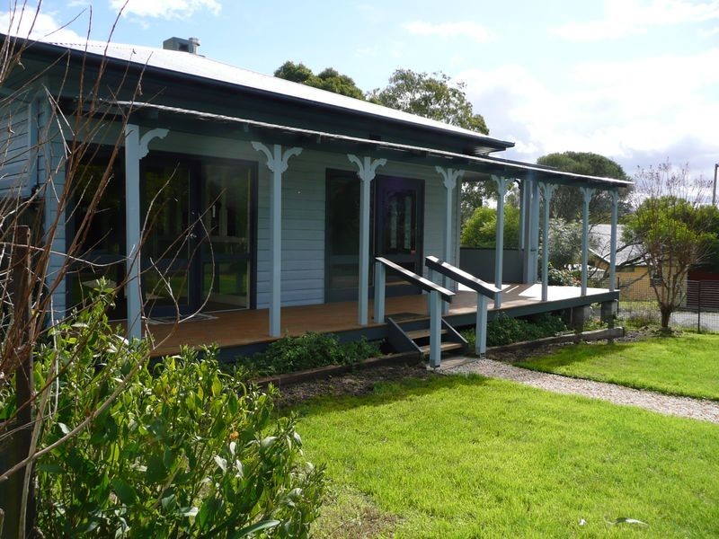 1 Machin Parade, Wingham NSW 2429